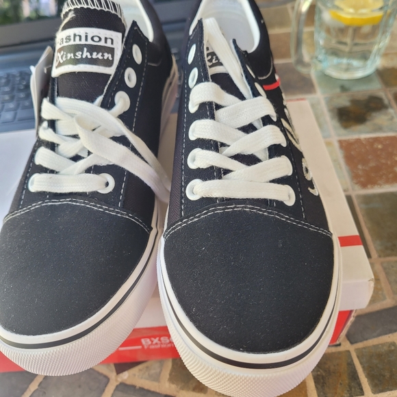 Ladies Sneakers - Picture 6 of 8